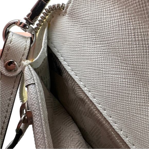 MICHAEL KORS Off white and Silver Jet Set Wallet - Picture 8 of 10